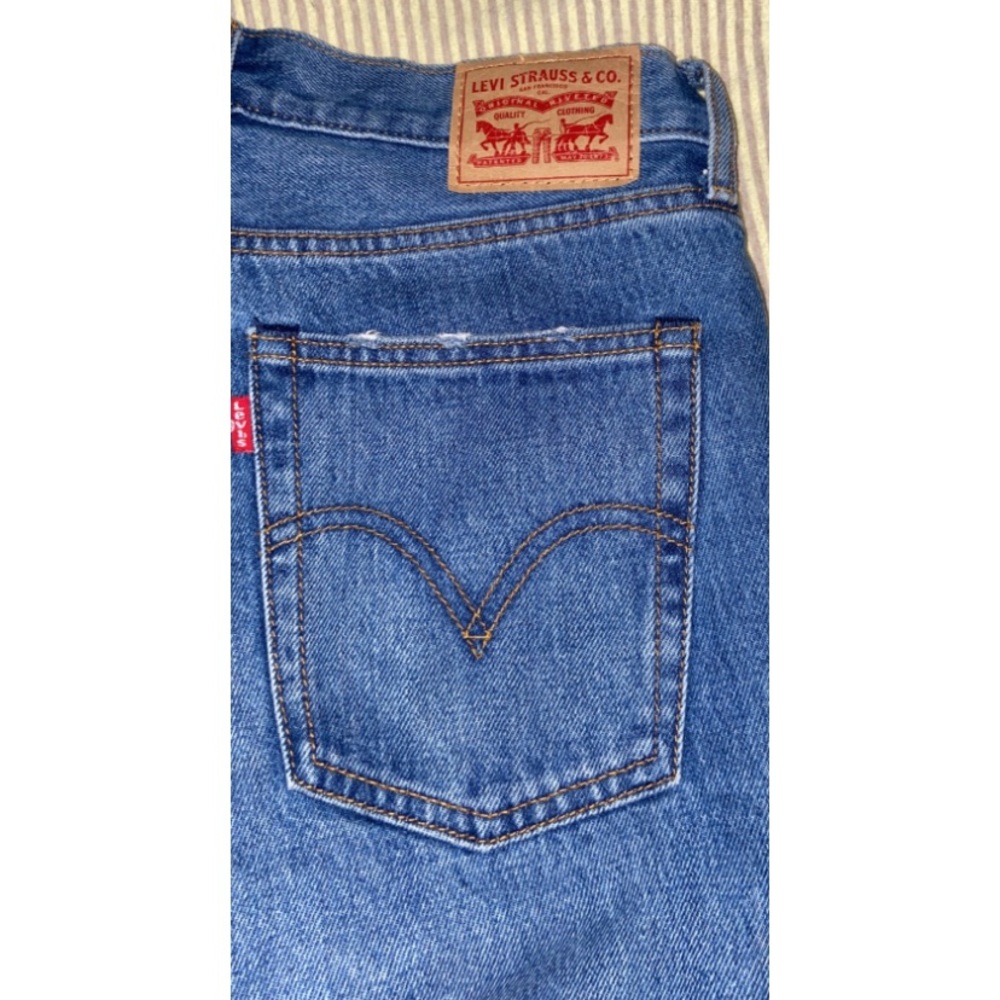 Size 27 Levi Strauss Raw Hem Straight Leg Jeans